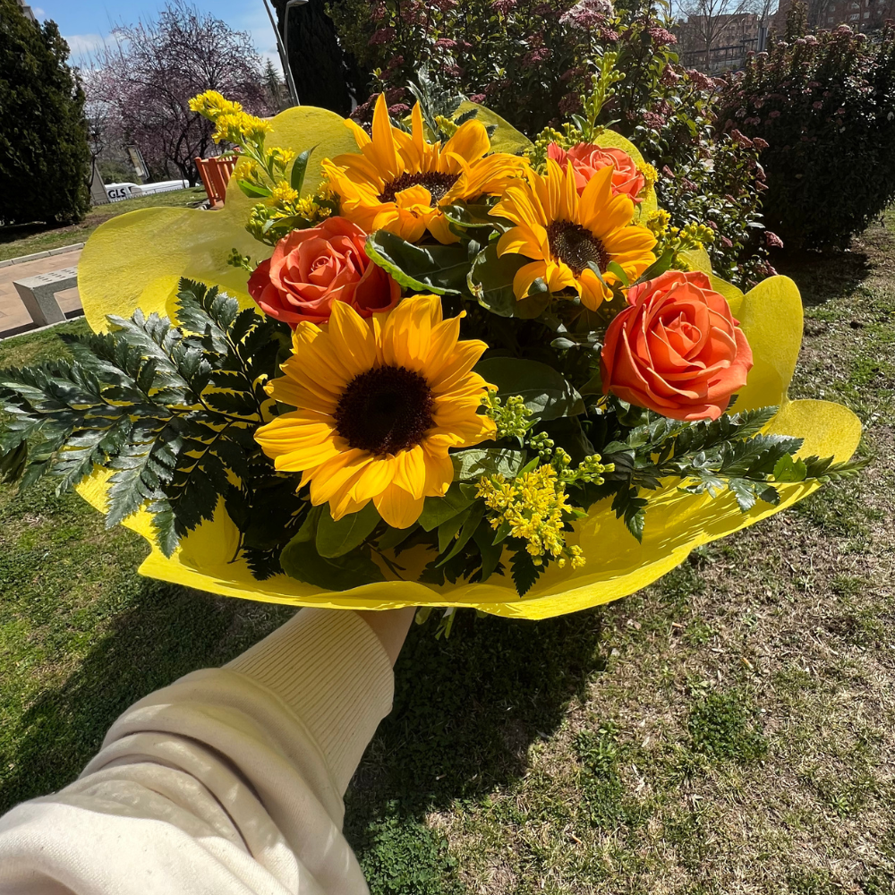 Ramo Girasoles y rosas